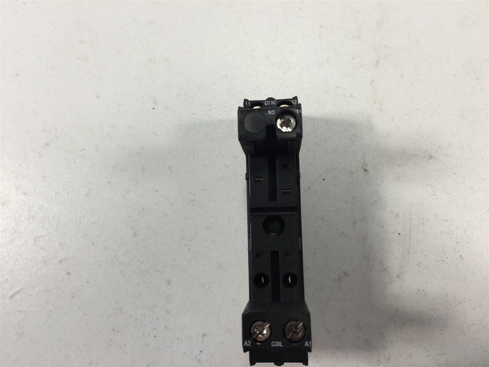 (1) NTE R95-130 5−Pin Slim Line Socket