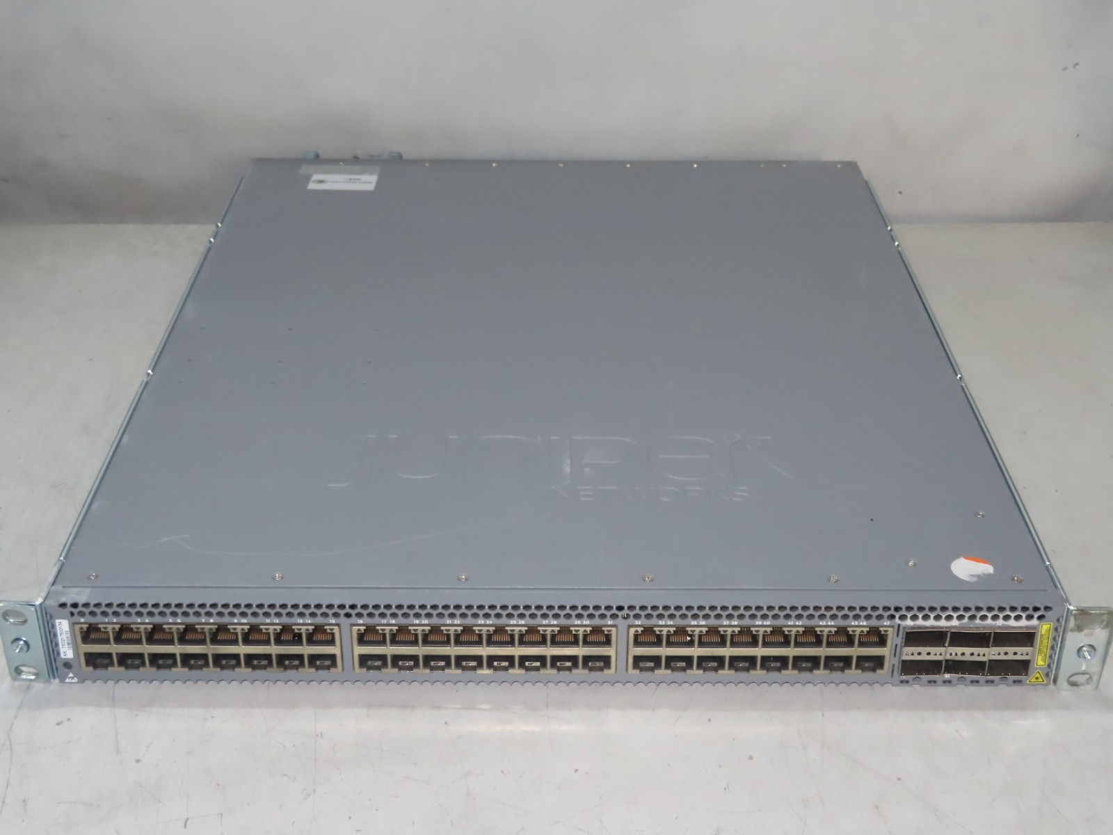 Juniper Networks QFX5100-48T-AFI 48-Port 10GbE Network Switch 6x QFP+ 2x PSU
