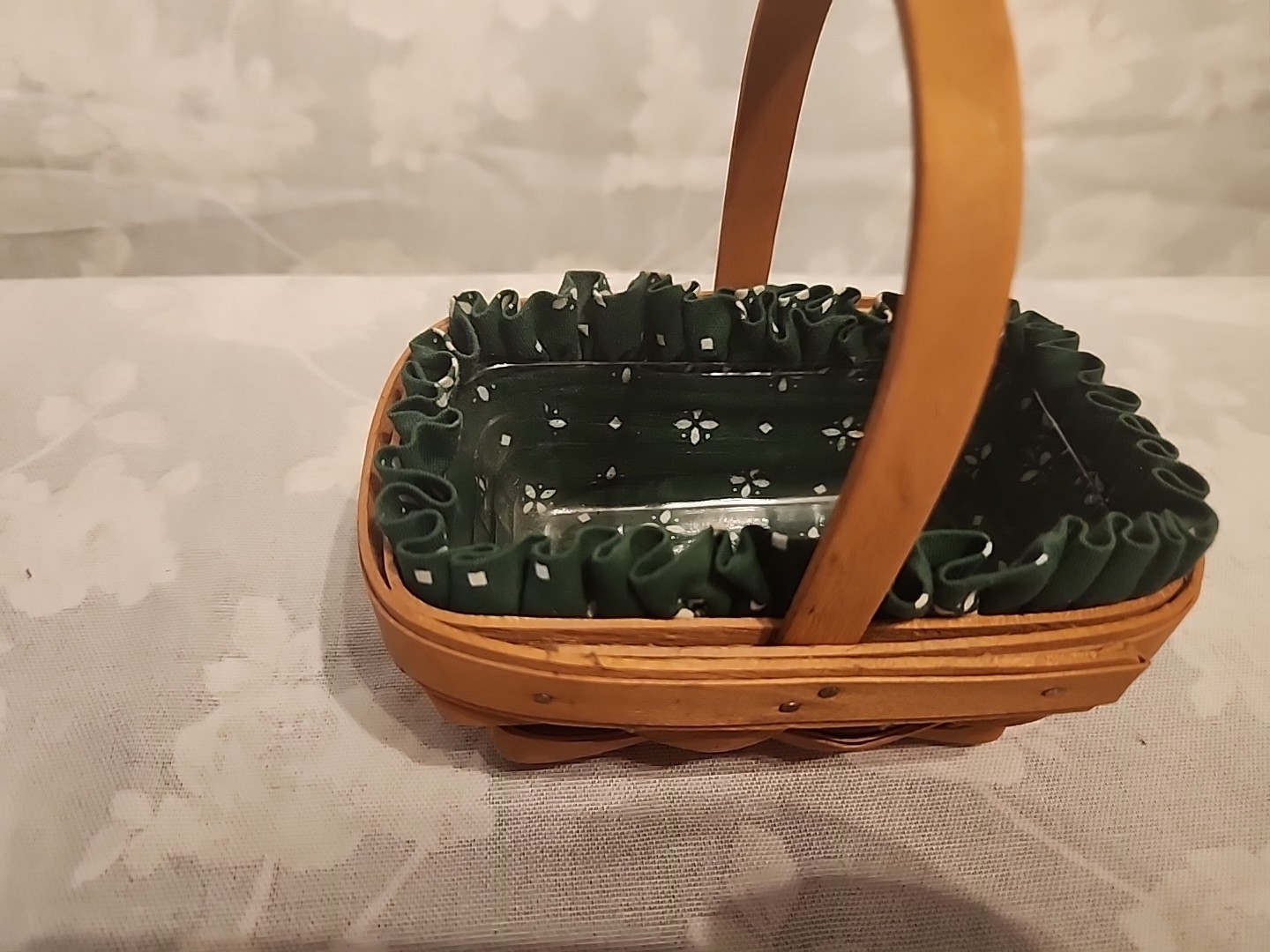 vintage 2000, handwoven Longaberger basket