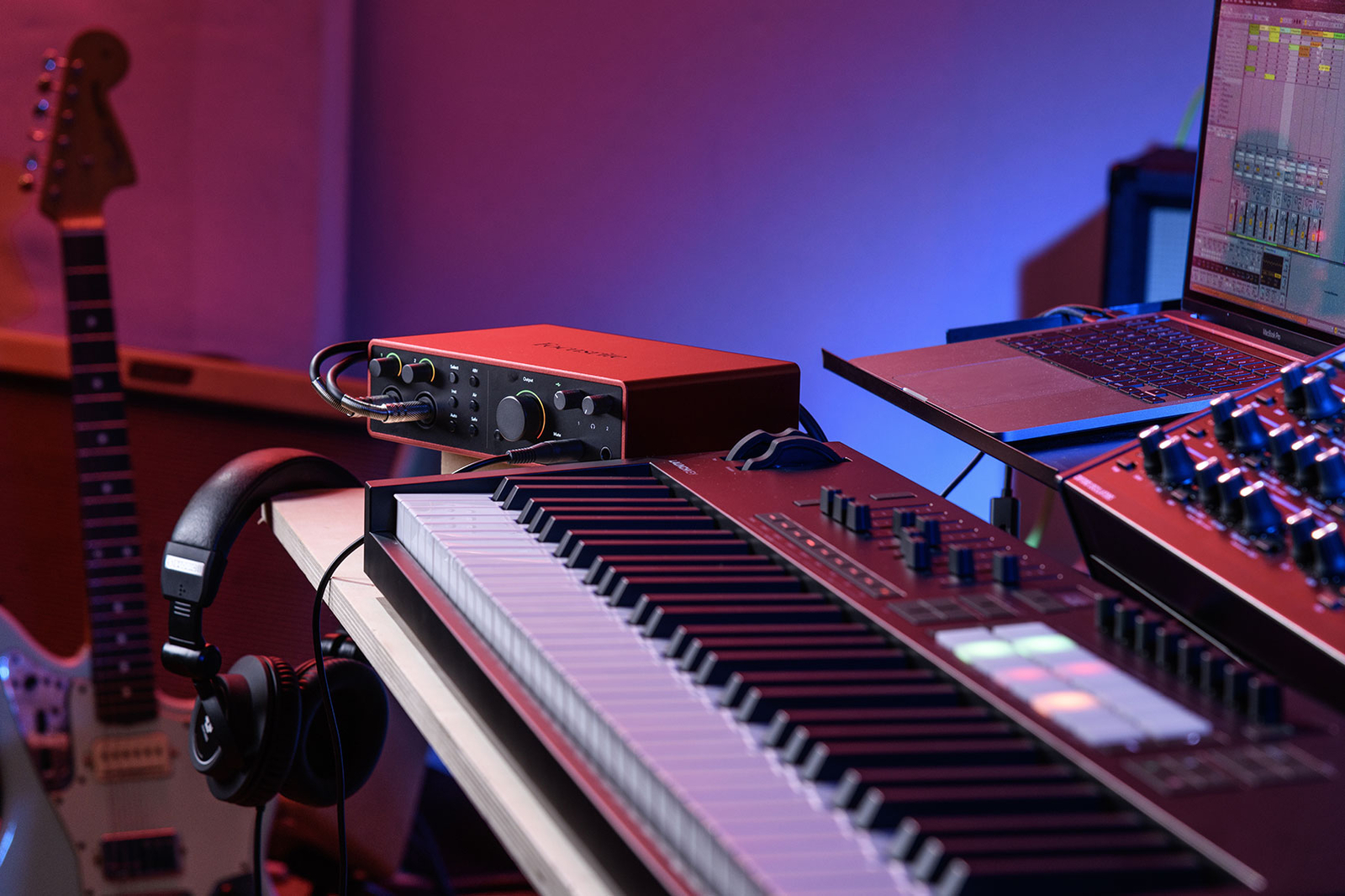 Focusrite SCARLETT 16I16 4G 4th Gen Audio Recording Interface+Studio Microphone