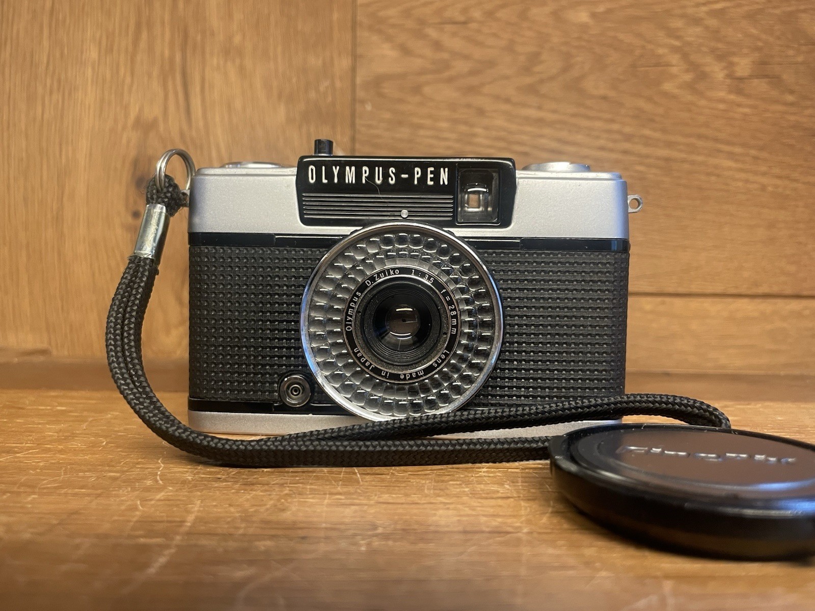 *New Light Seal : Near Mint* Olympus Pen EE-3 35mm Half Frame Film Camera /Japan