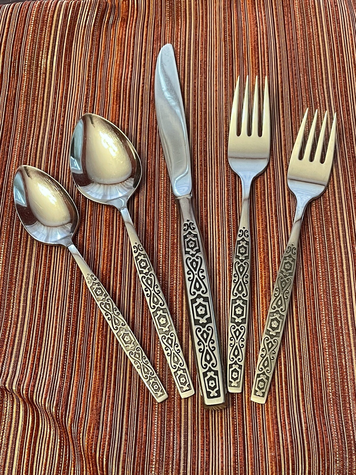 Oneida Deluxe Stainless Spanish Mood Flatware 5 Piece Set MCM Place Setting