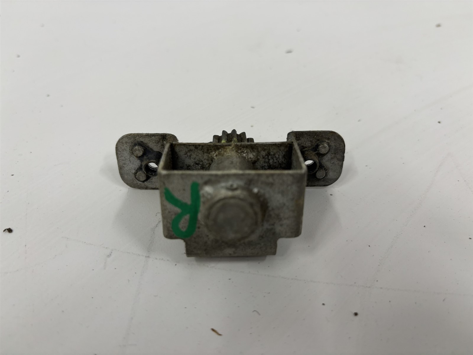 66 Cessna 150 F Right Cabin Door Rotary Latch Clutch 0412066-2
