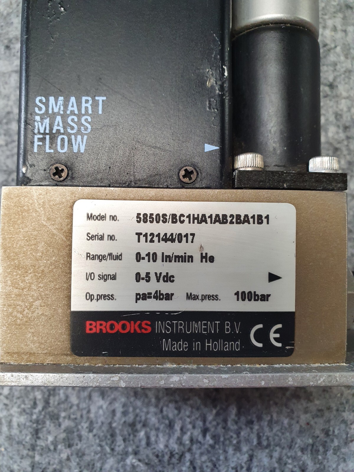 BROOKS INSTRUMENT 5850S / BC1HA1AB2BA1B1 SMART MASS FLOW