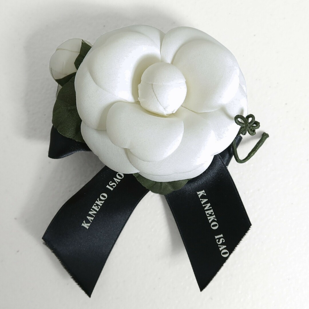 Kanekoisao classy Camellia brooch with lovely black ribbon corsage white