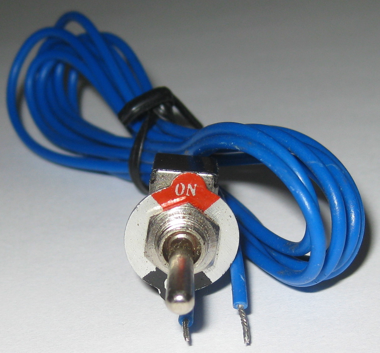 24" Prewired Mini Toggle Switch with ON / OFF Metal Plate - SPST 6 A - 125 V