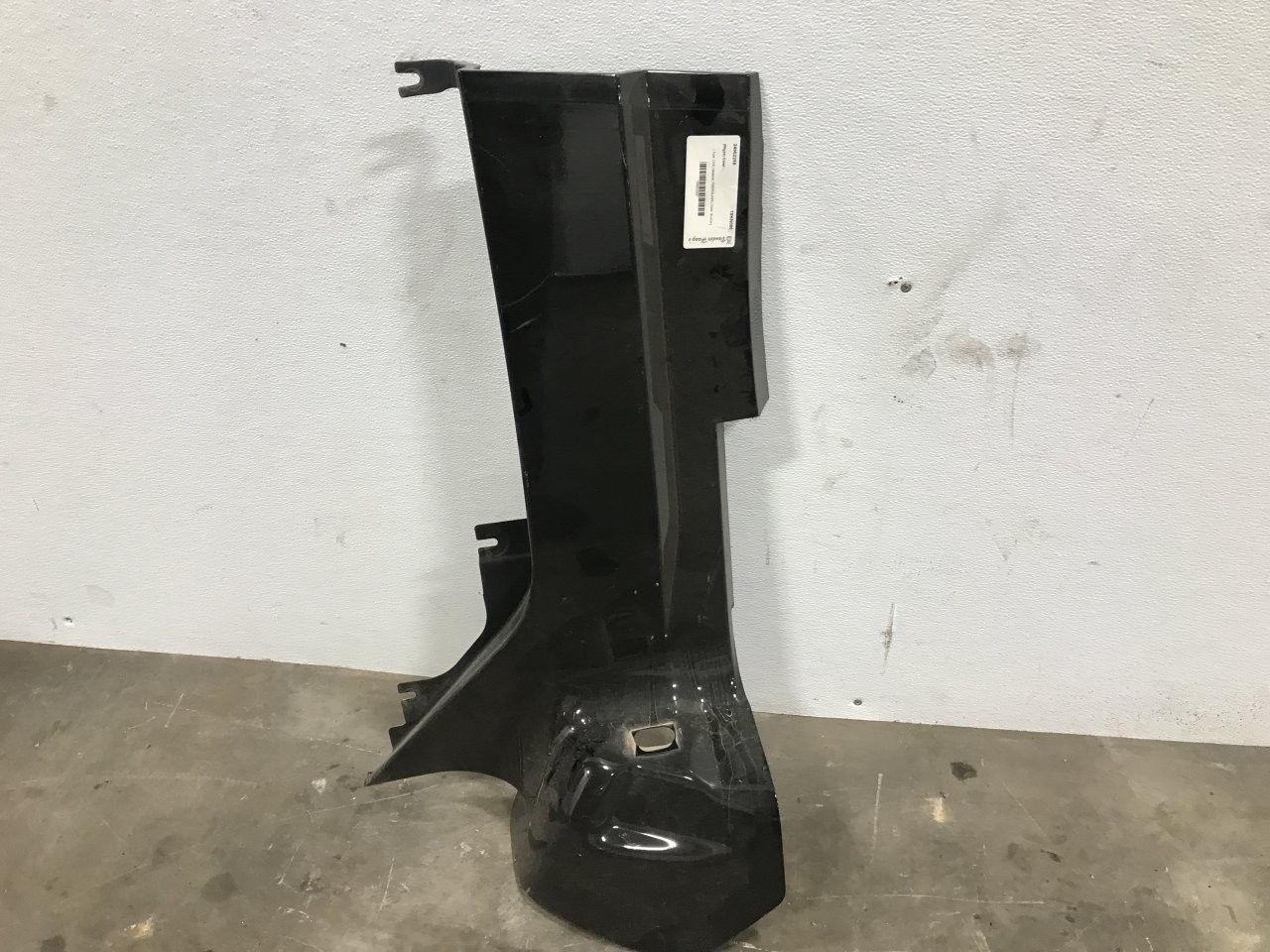 2012-2023 Kenworth T680 BLACK Right/Passenger CAB Cowl - Used | P/N R2215787