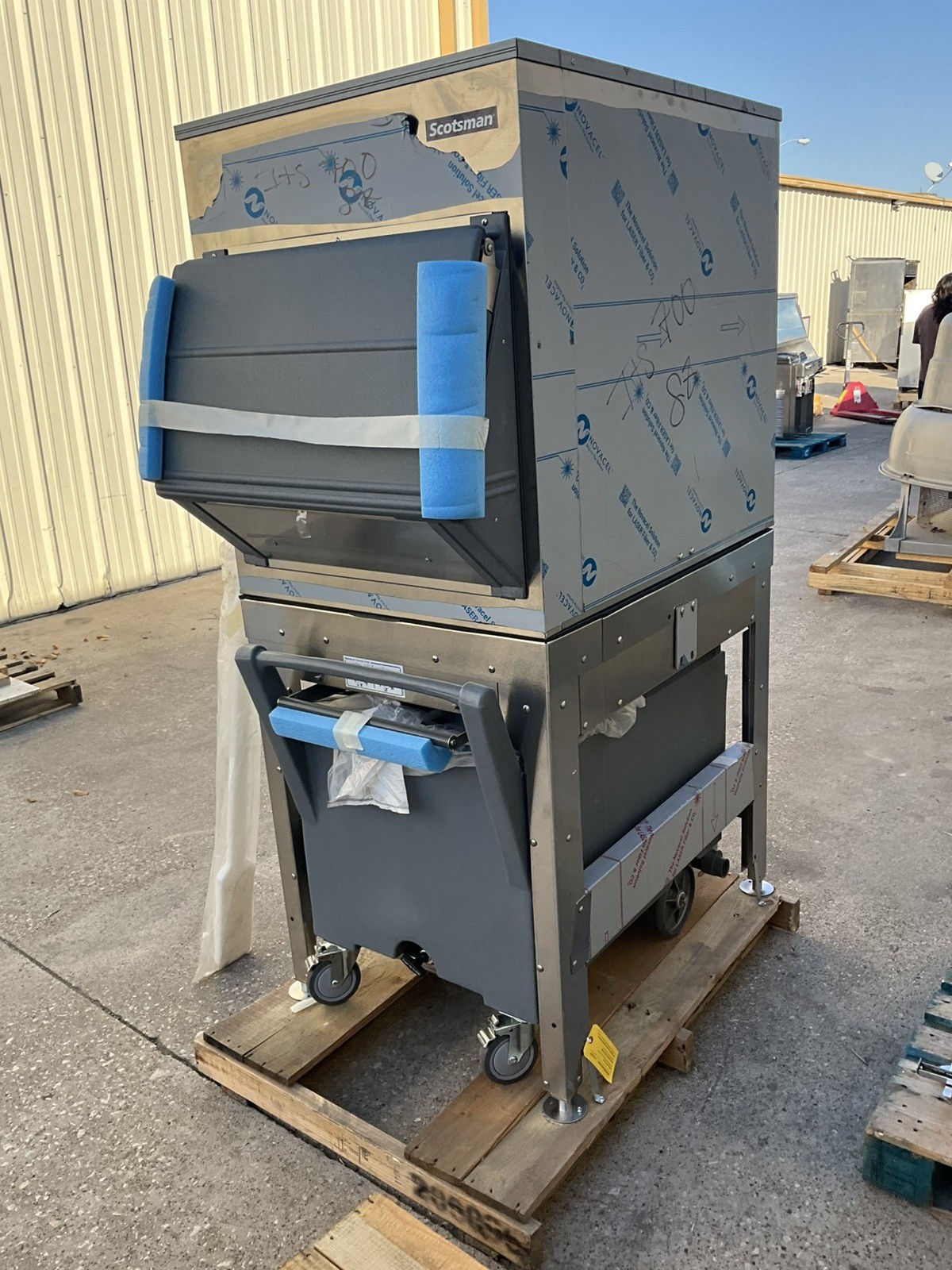 2024 Scotsman ICS730 Ice bin for ice transport cart No ice machine with Cart