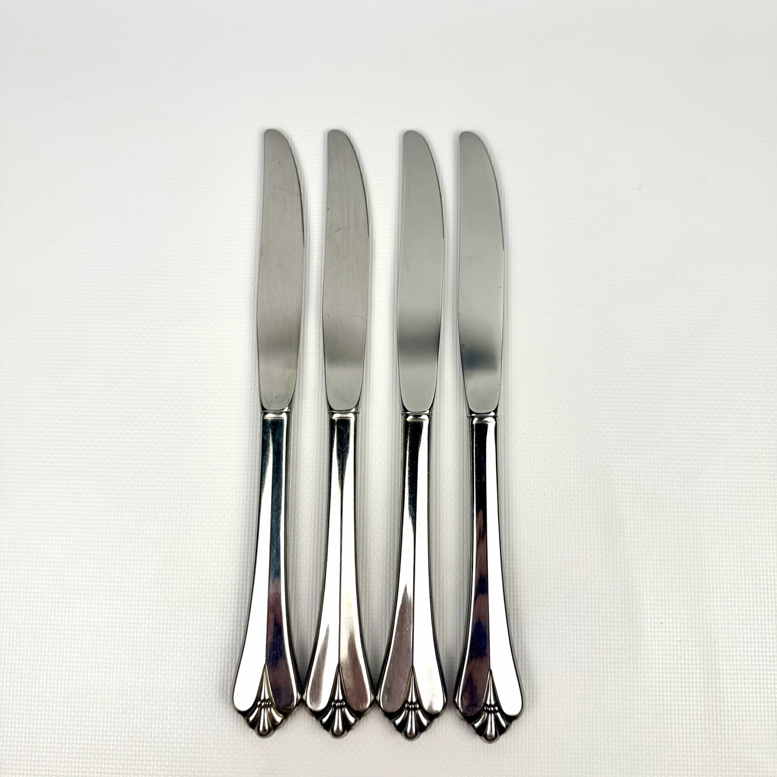 Oneida Community ROYAL FLUTE 4 Dinner Knives Stainless EXCELLENT