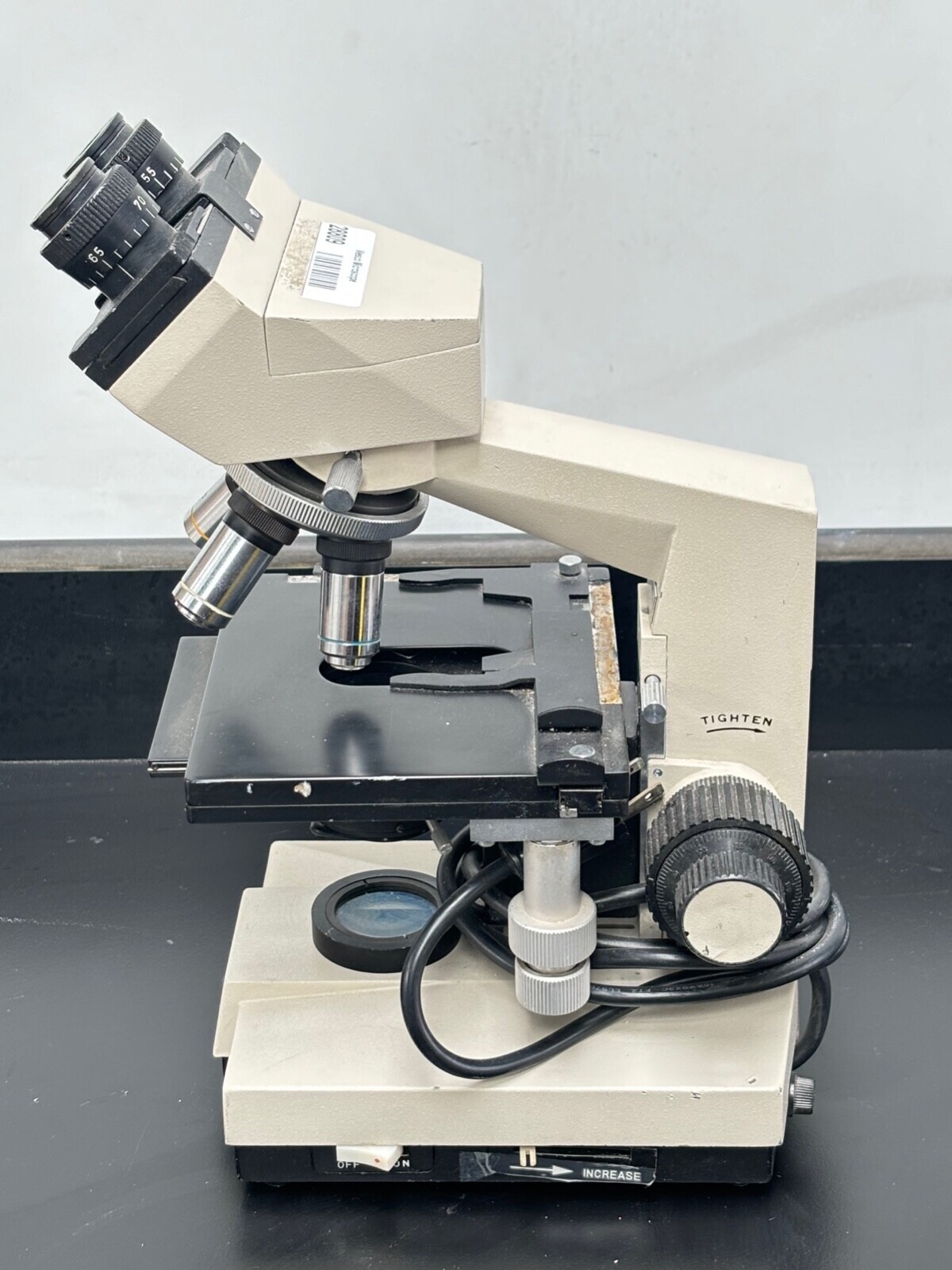 WESCO VU2300 Binocular Compound Microscope with 4X, 10X, 40X, 100X Objectives