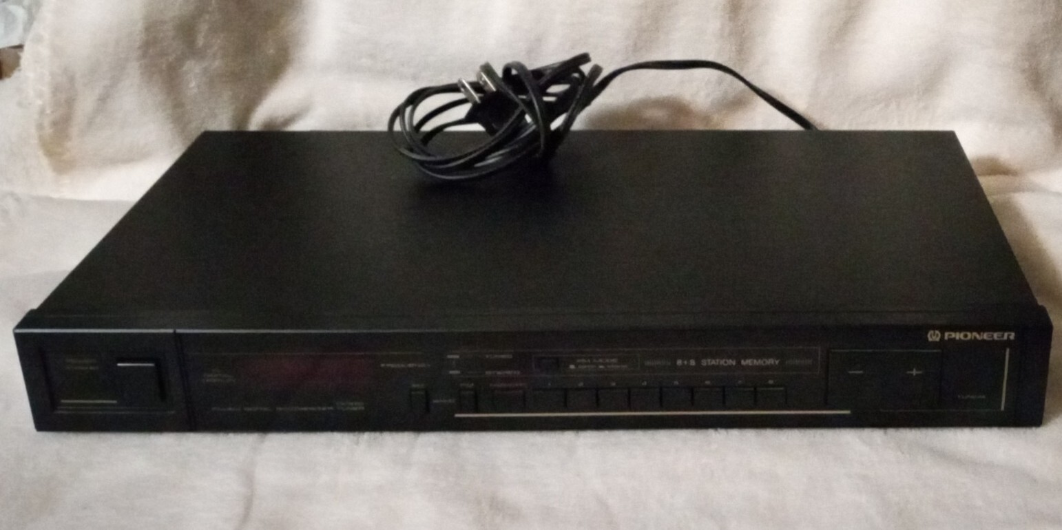 Pioneer TX-970 Stereo FM/AM Digital Synthesized Tuner
