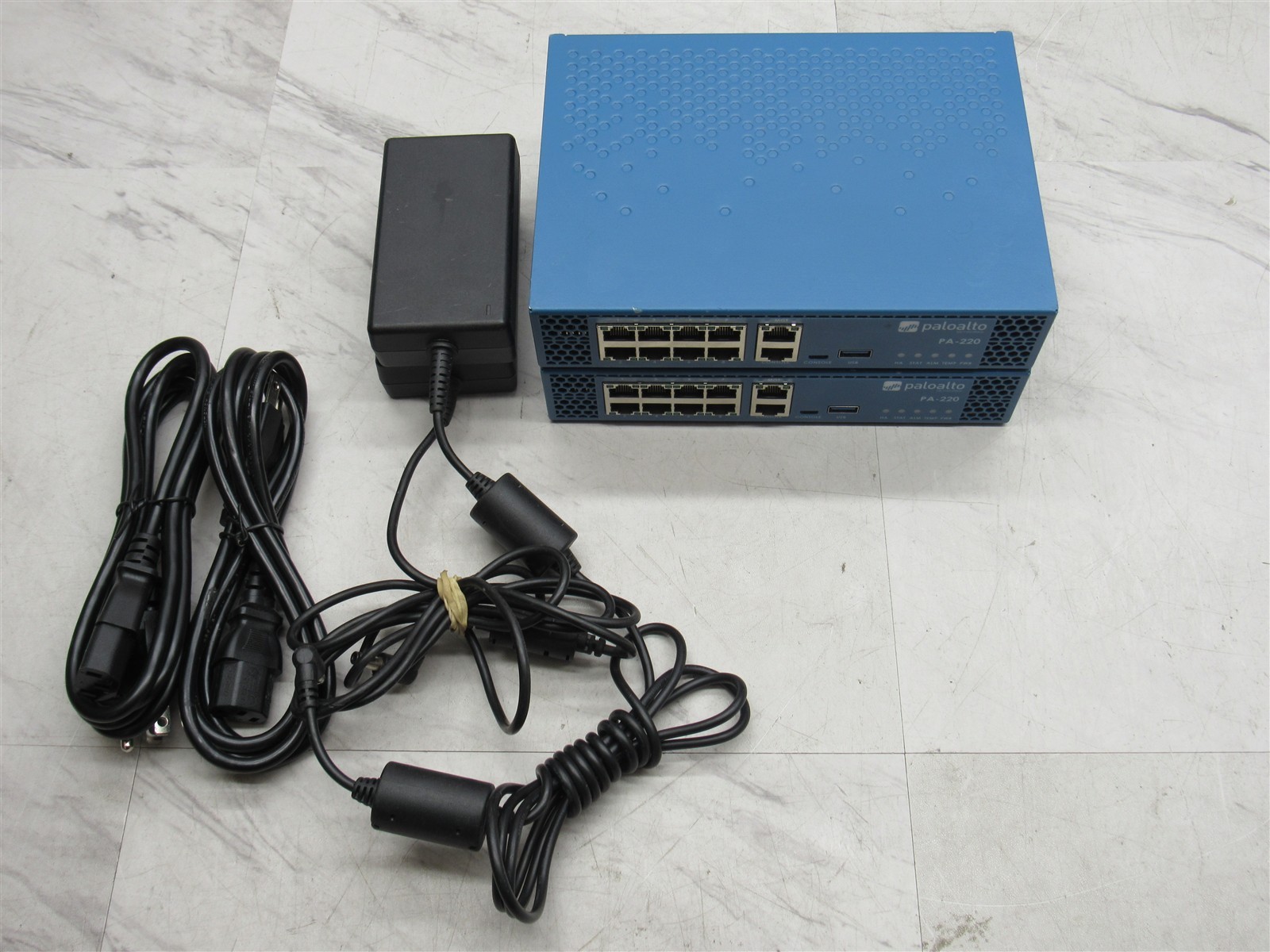 2 LOT Palo Alto PA-220 Next Generation Firewall Appliance 520-000309-00J + AC