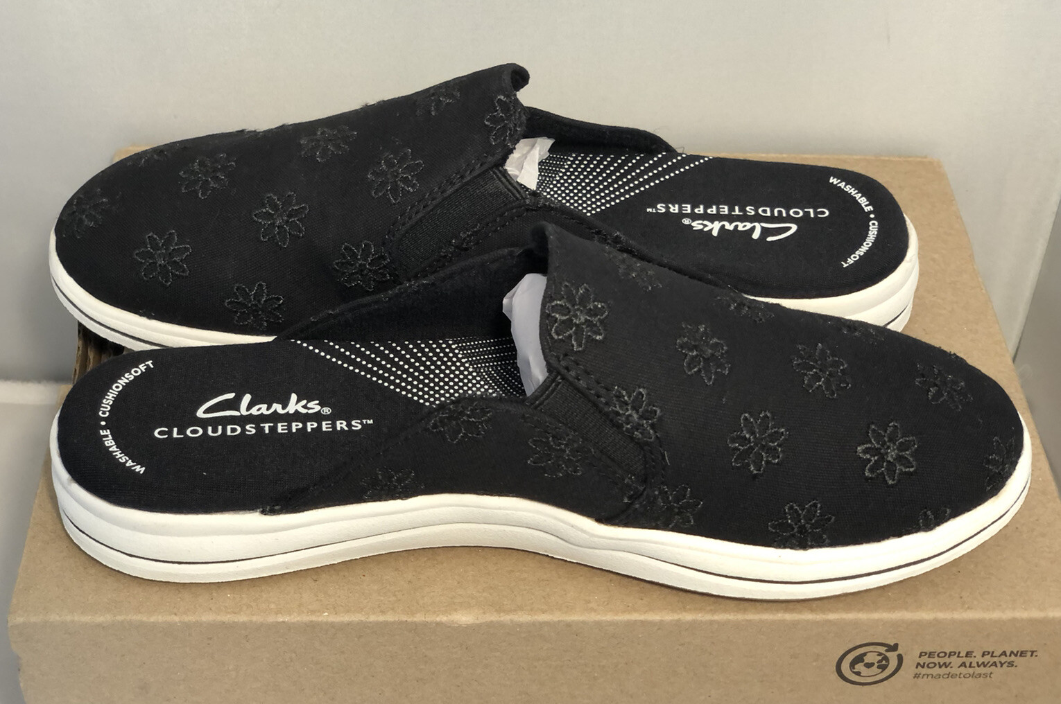Clarks Women's Breeze Shore Black Floral mules 26164914 Size 5 M UK 2 1/2D EU 35