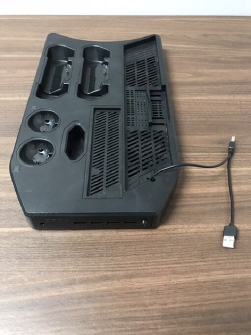 PlayStation 4 Cooling Device Houses Console Two Controllers And Two Move 1E