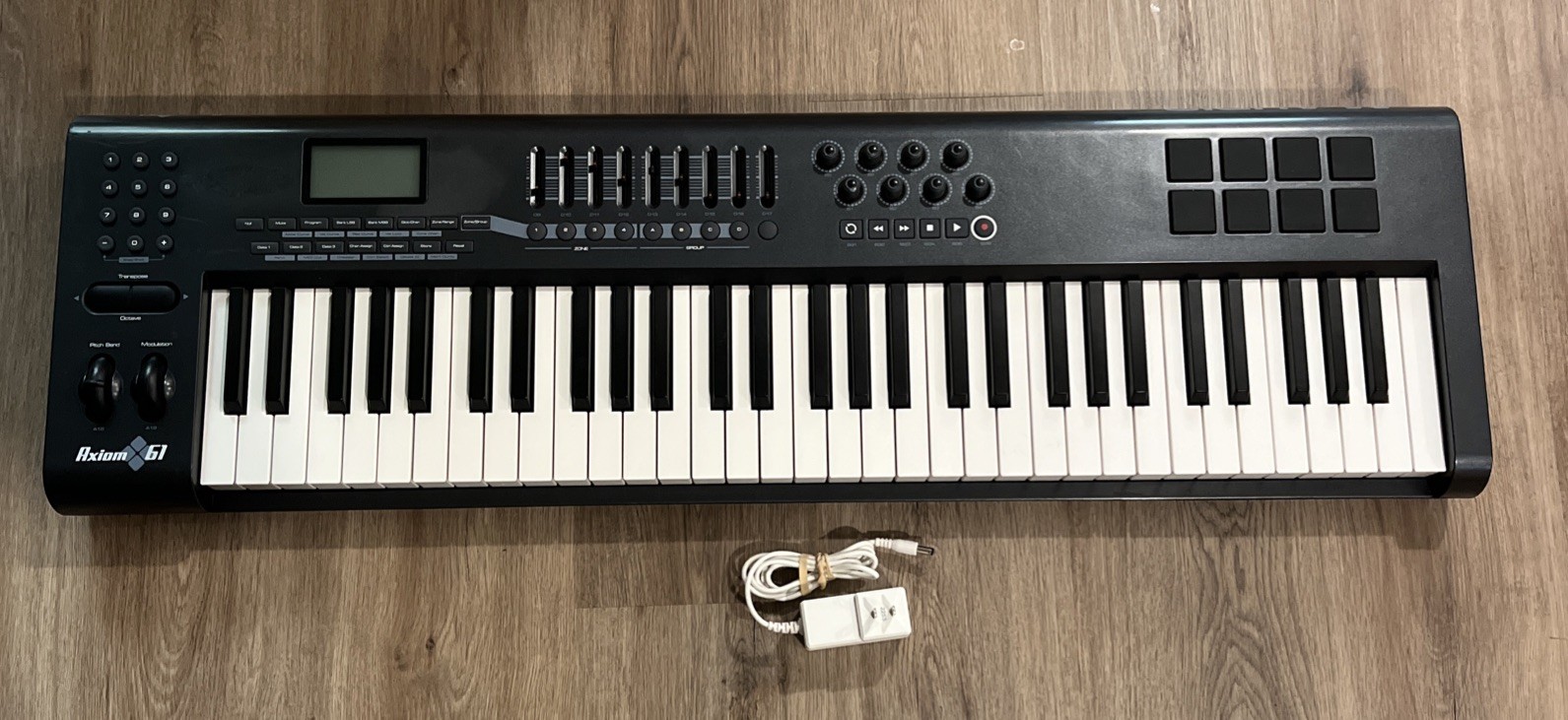 M-Audio Axiom 61 USB MIDI Keyboard Controller 61-Key Semi-Weighted Black Pads