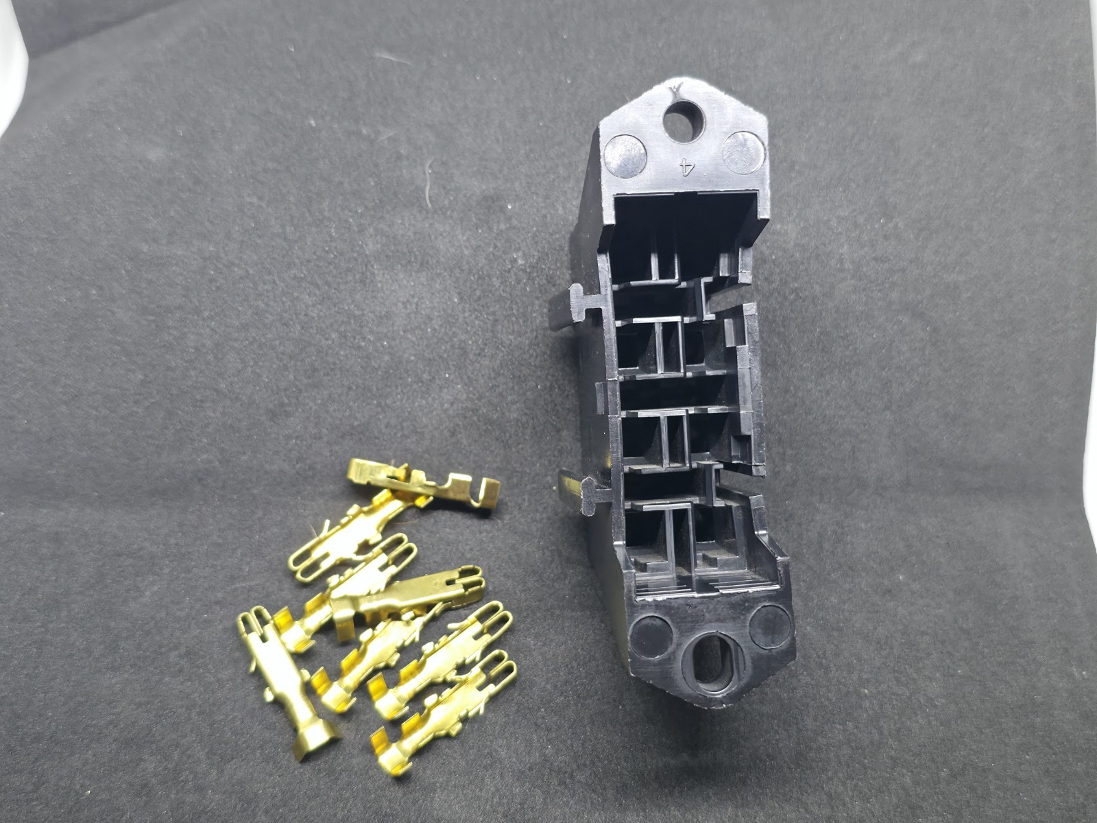 12004943 Delphi FUSEBLOCK WITH 8 TERMINALS 12020400, 4 CIRCUIT GANG FUSE BOX