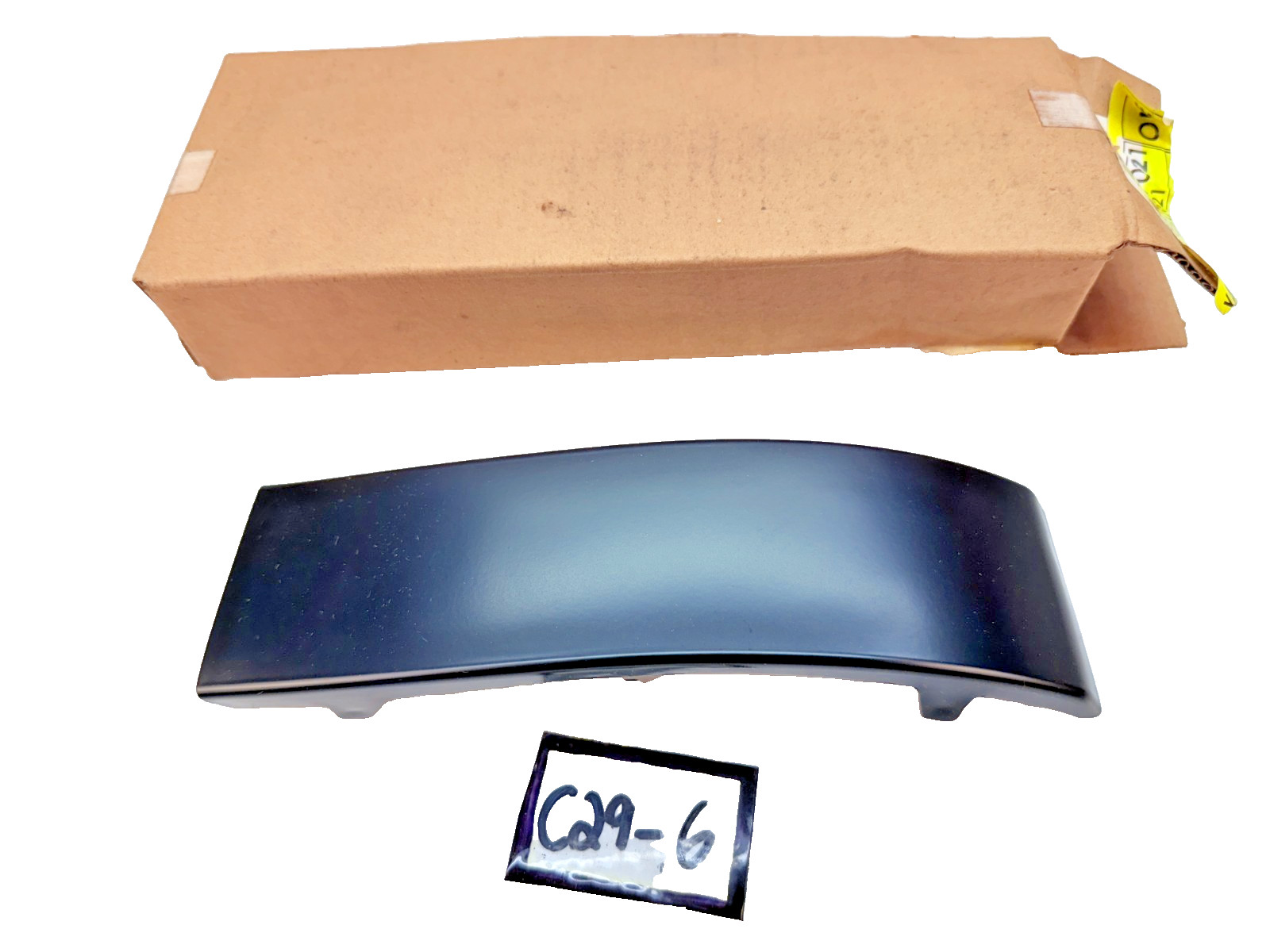 NEW OEM Genuine GM Passenger Side Tail Lamp Applique 88937022 C29-6