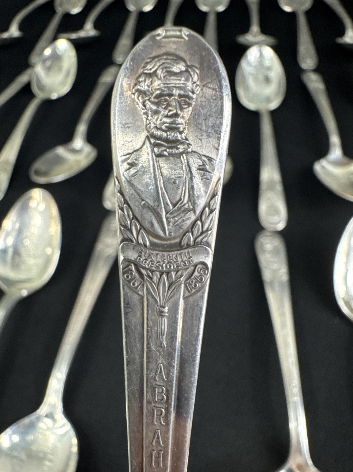 WM Rogers 30 Piece Silverplate Presidential Spoon Set