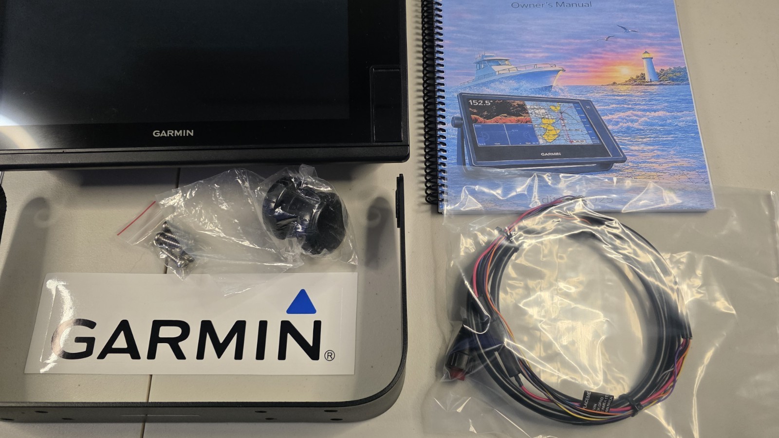Garmin GPSMAP 7612 Chartplotter Fishfinder Touchscreen w/ Mount & Cable Tested