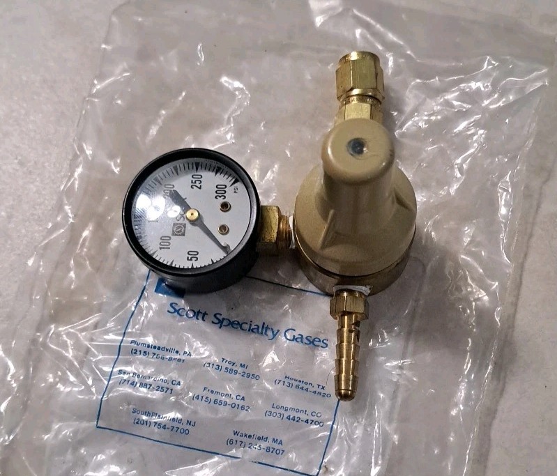 Scott Specialty Gases 51-242A Fluid Pressure Regulating Valve