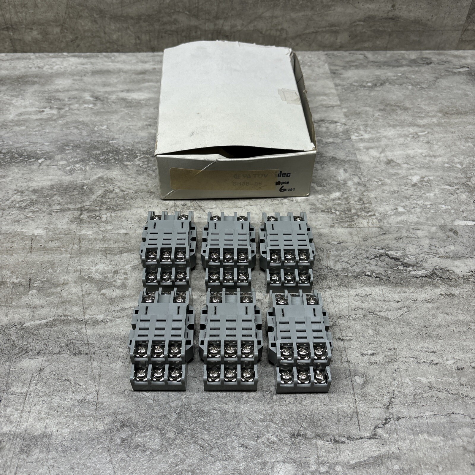 Box Of 6 IDEC SH3B05 Relay Base / Socket, 11 Blade, New