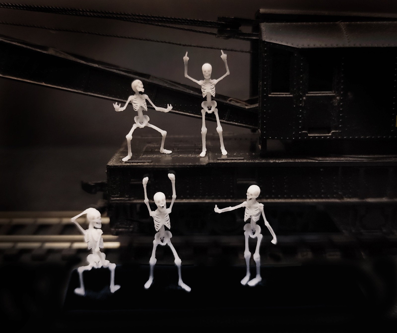 5pc Skeletons w attitude  HO Scale 1:87 3D Print Halloween Railroad figures