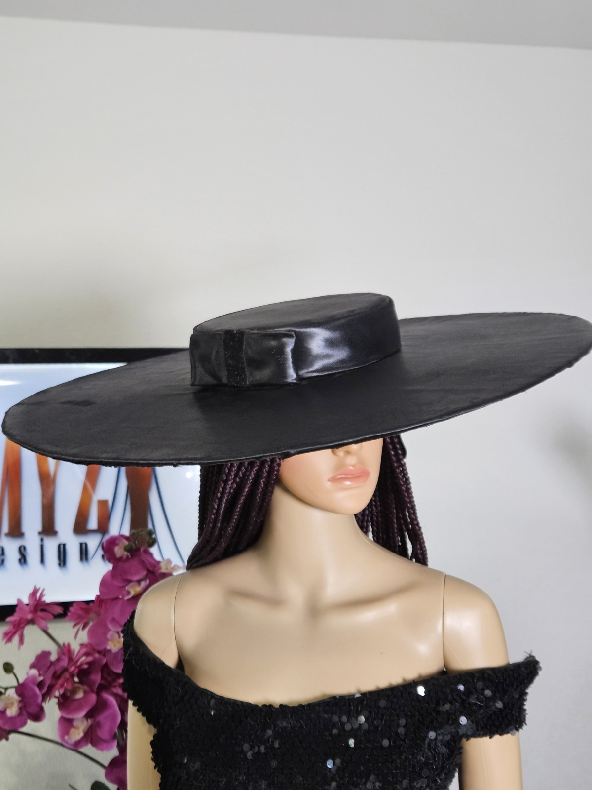 Wide Brim Black Boater Hat: Sturdy Wedding Fascinator