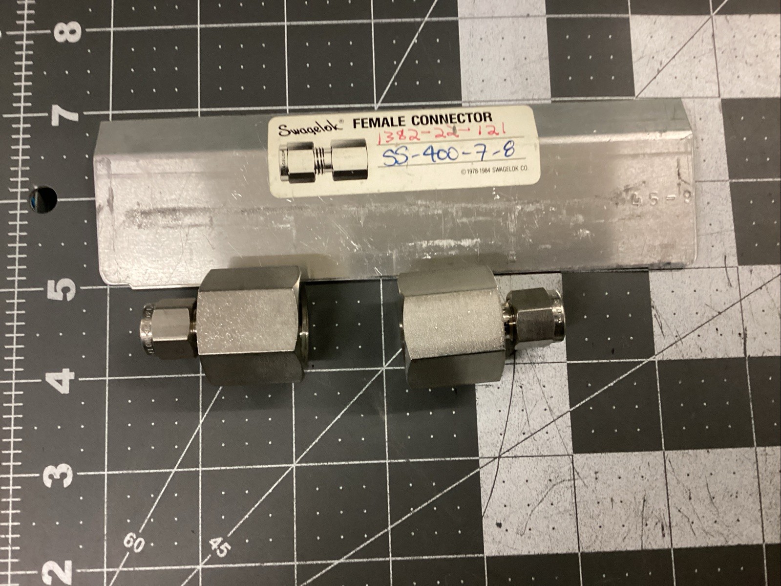 Swagelok Connector Fitting 1/4 Tube x 1/2 Female SS-400-7-8 Lot Of 2 (LE9H18)