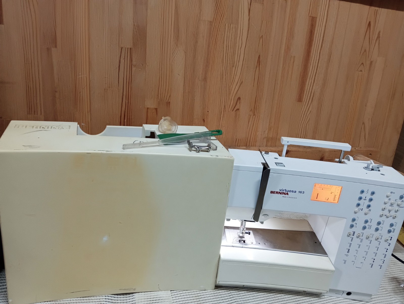 BERNINA VIRTUOSA 163 LEDERNÄHMASCHINE Used item Free shipping　japan/Switzerland