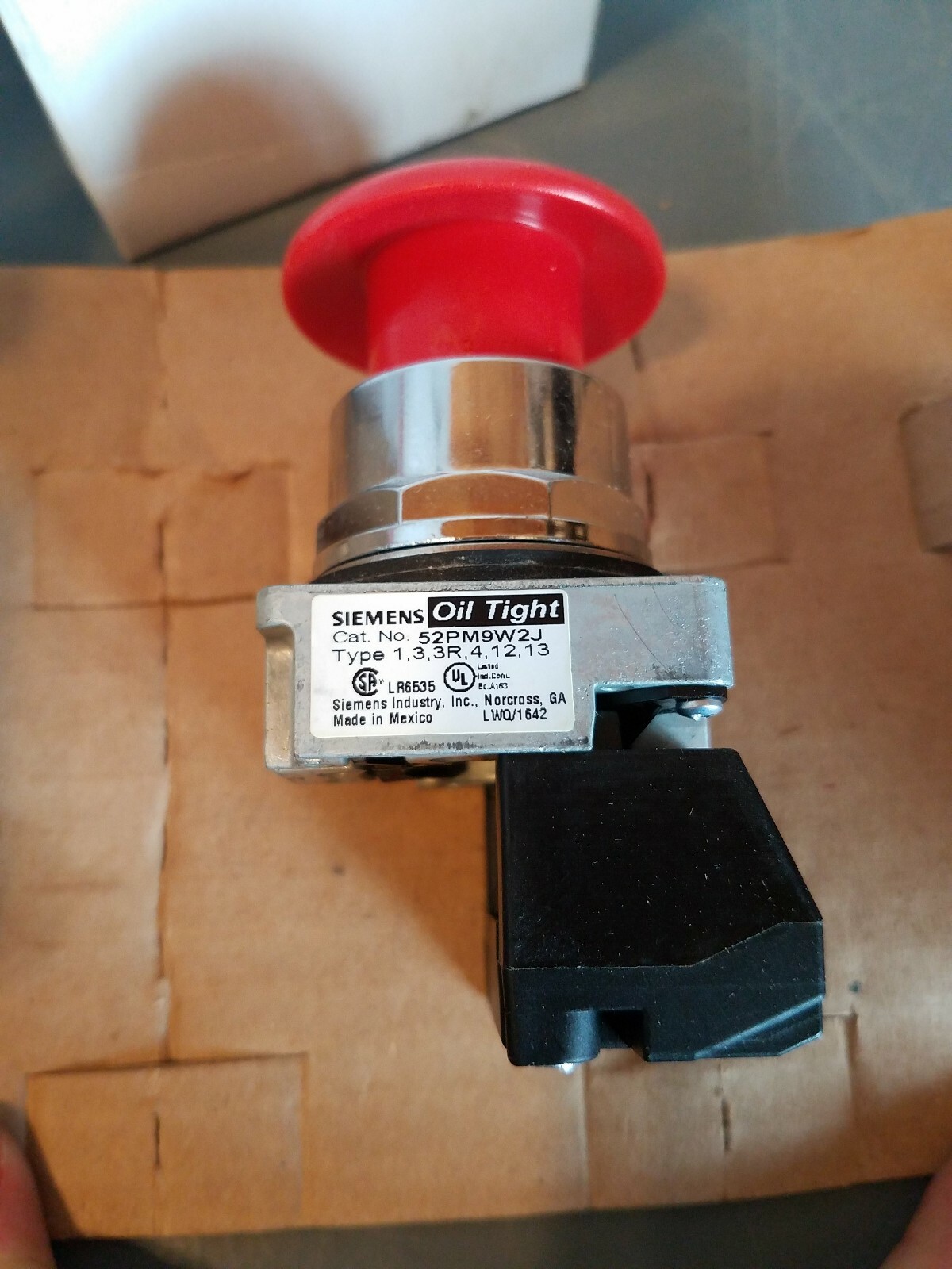 Siemens 52PM9W2J Mushroom Operator Red Plastic 1NC 1-3/4"
