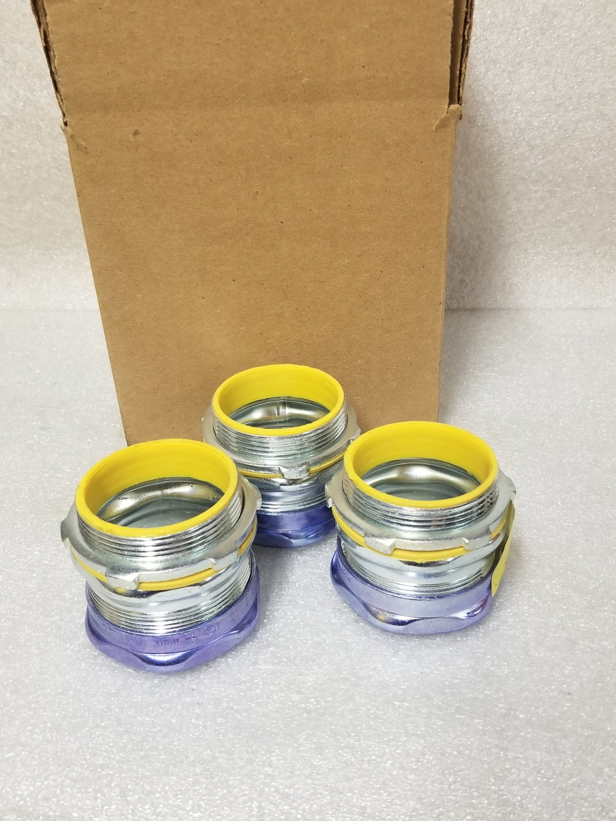 RACO 2918RT EMT 2" Raintight Compression Connector Box of 3