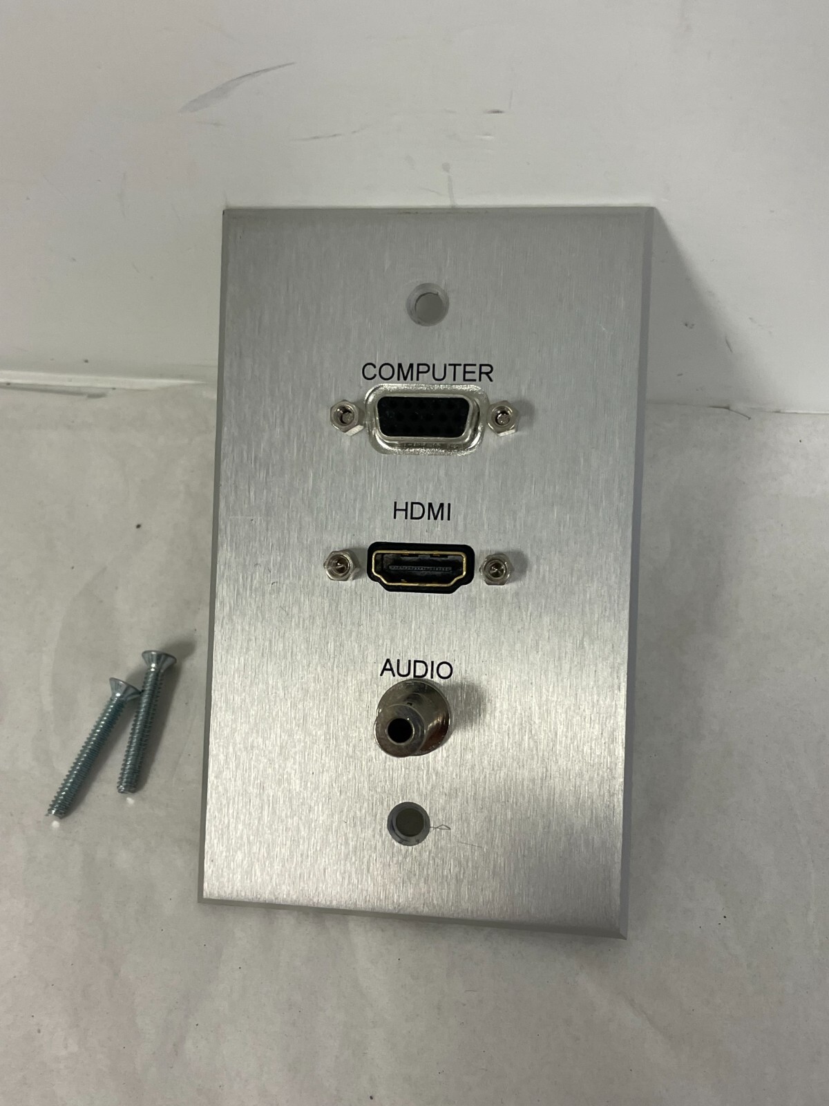MINT C2G 41034 Single Gang HDMI, HD15 VGA, 3.5mm Wall Plate Outlet w/Screws