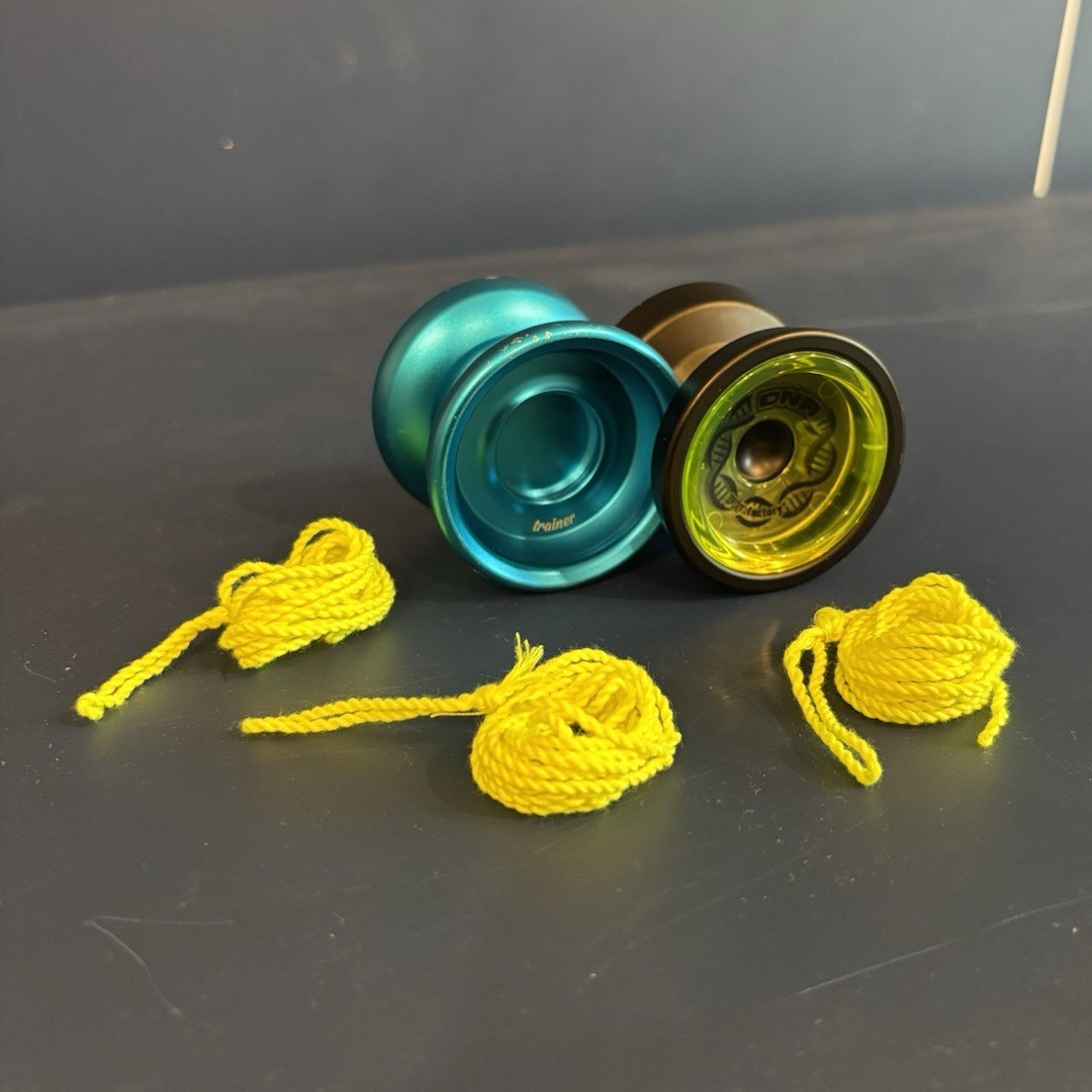 Gentry Stein DNA and shutter yoyo w/three new strings