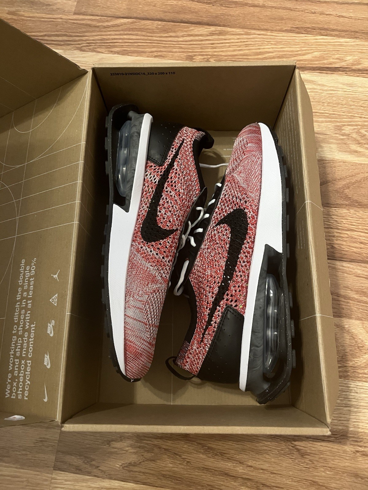 Nike Men’s Air Max Flyknit Racer