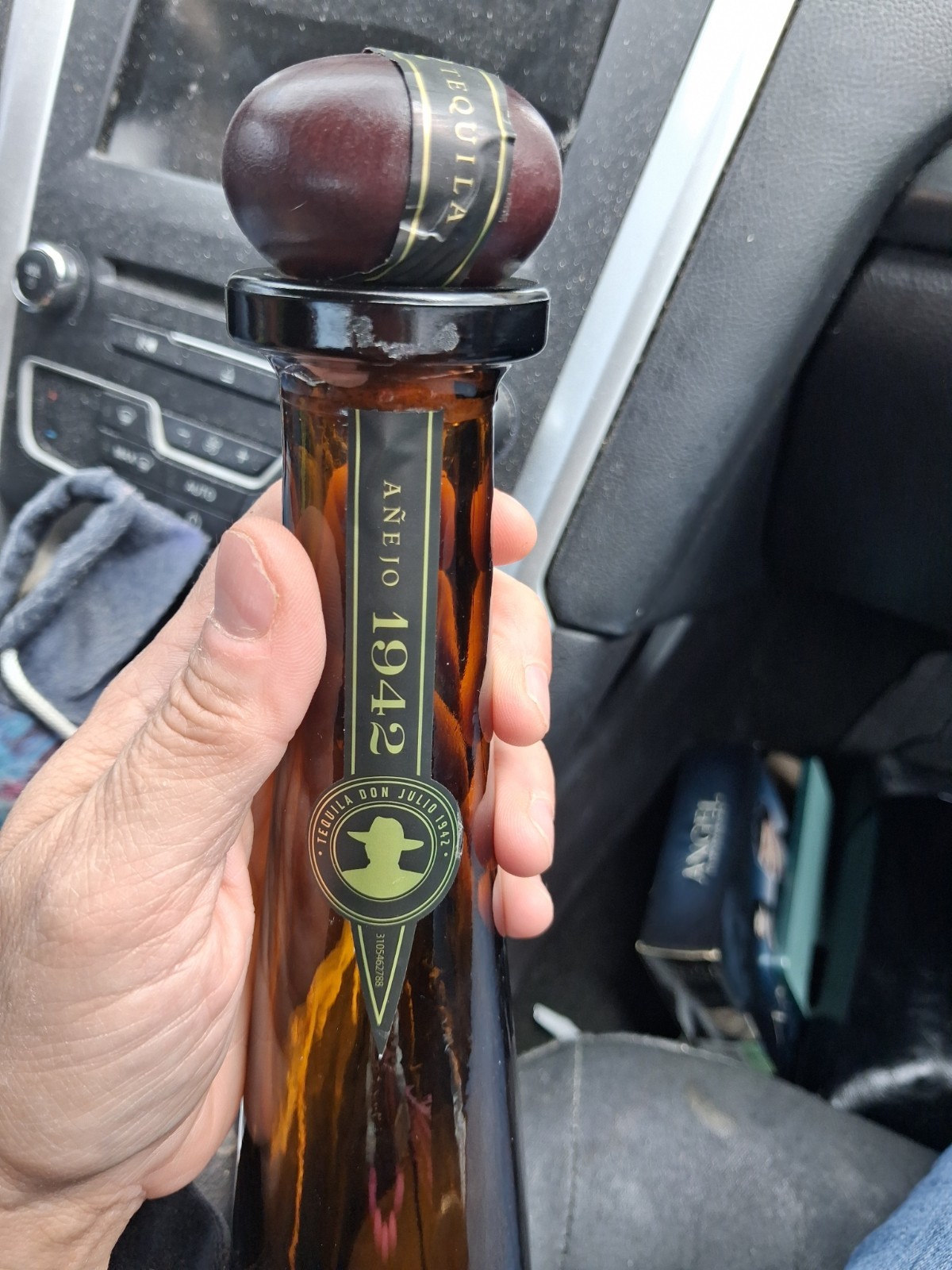 DON JULIO 1942 TEQUILA ANEJO LIQUOR 750 ML + CAP 15.5” EMPTY GLASS BOTTLE-MÉXICO