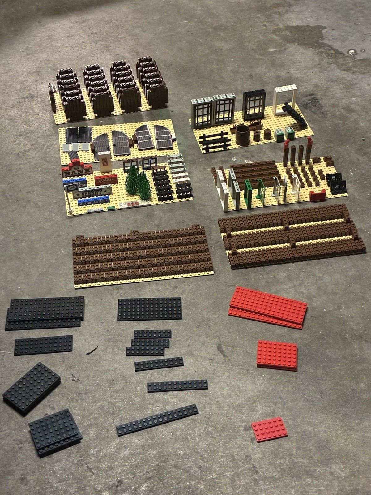 1996 LEGO Set Fort Legoredo 415 Pieces Out Of The 680 Total Excellent Collection