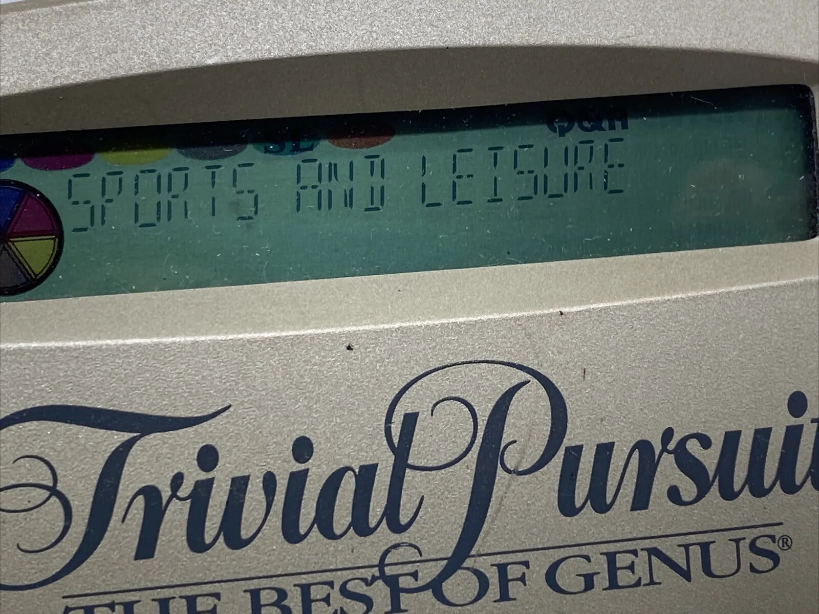Trivial Pursuit The Best of Genus Electronic Handheld Portable Game 1997 TESTED