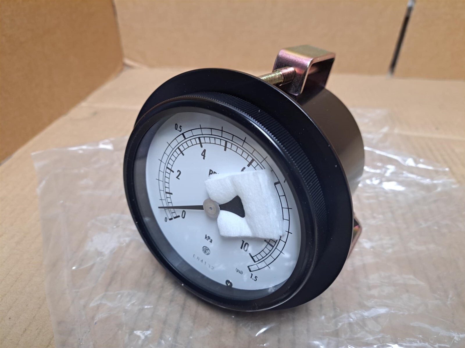 NKS 0-10 KPa , 0-1.5 psi Pressure Gauge New Part No. E84132