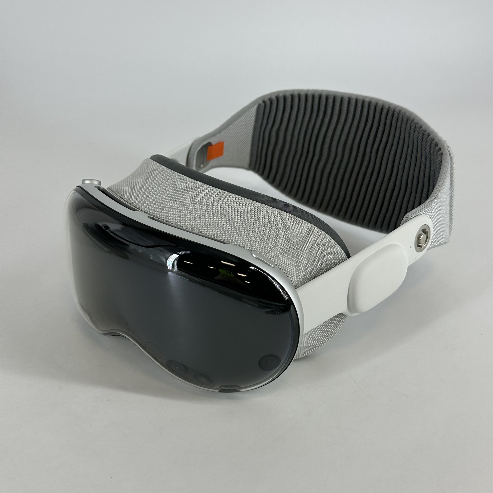 Apple Vision Pro VR Headset 1TB w/ Dual Loop Band-M - Right Audio Strap Issue