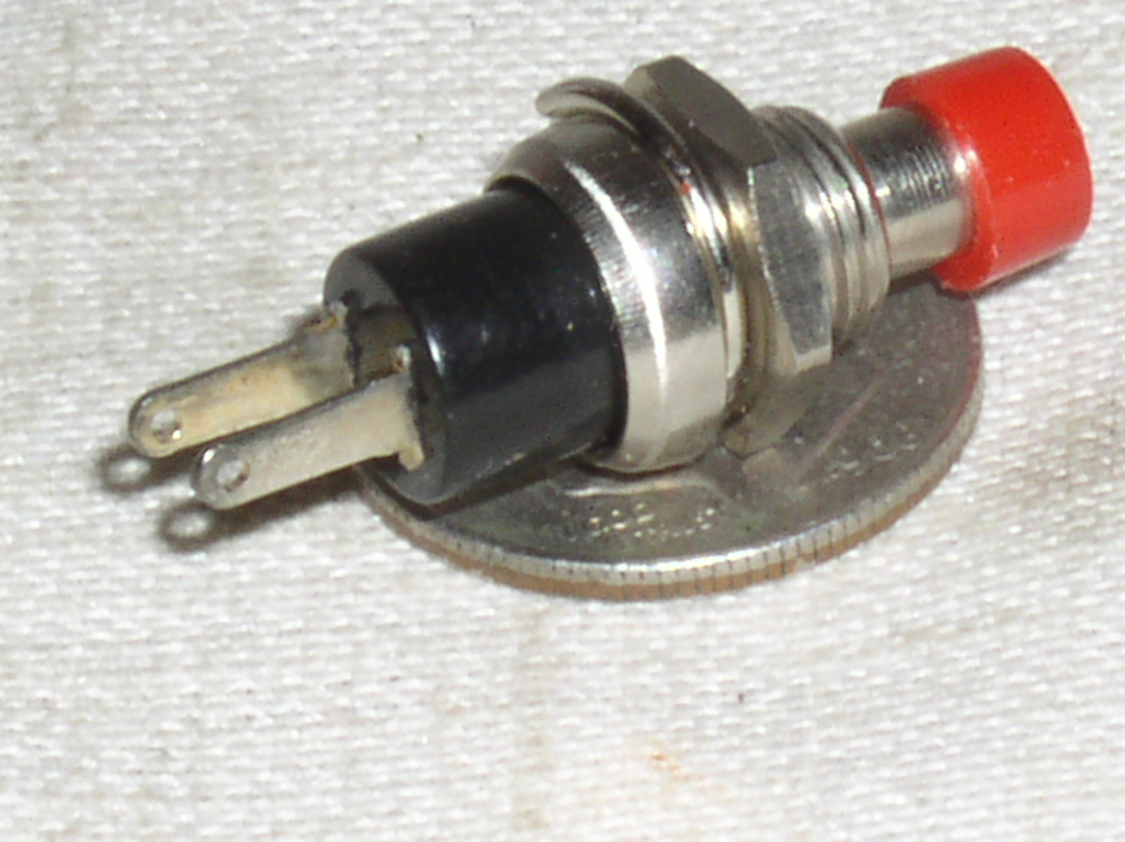 ONE MINI RED 3 AMP 3A A N/O HOBBY MOMENTARY PUSHBUTTON PUSH BUTTON SWITCH USA
