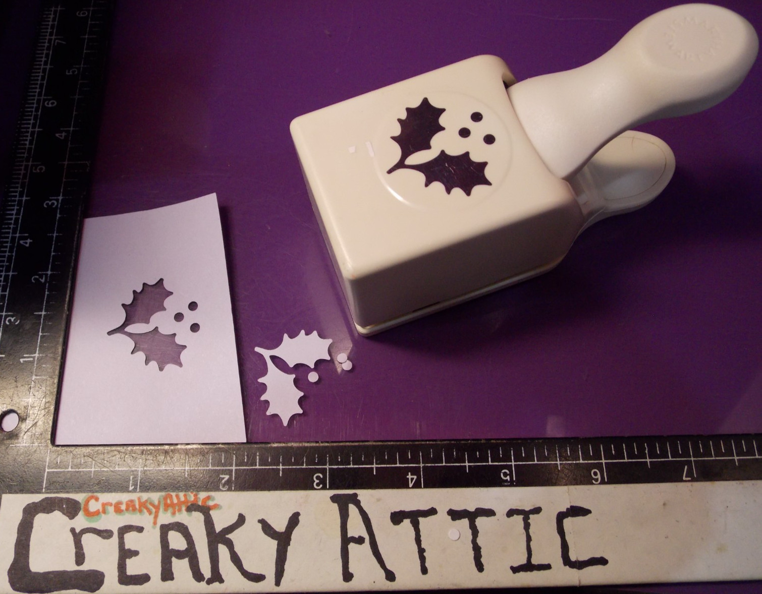 MARTHA STEWART HOLLY LEAVES AND BERRIES PAPER PUNCH CREAKYATTIC