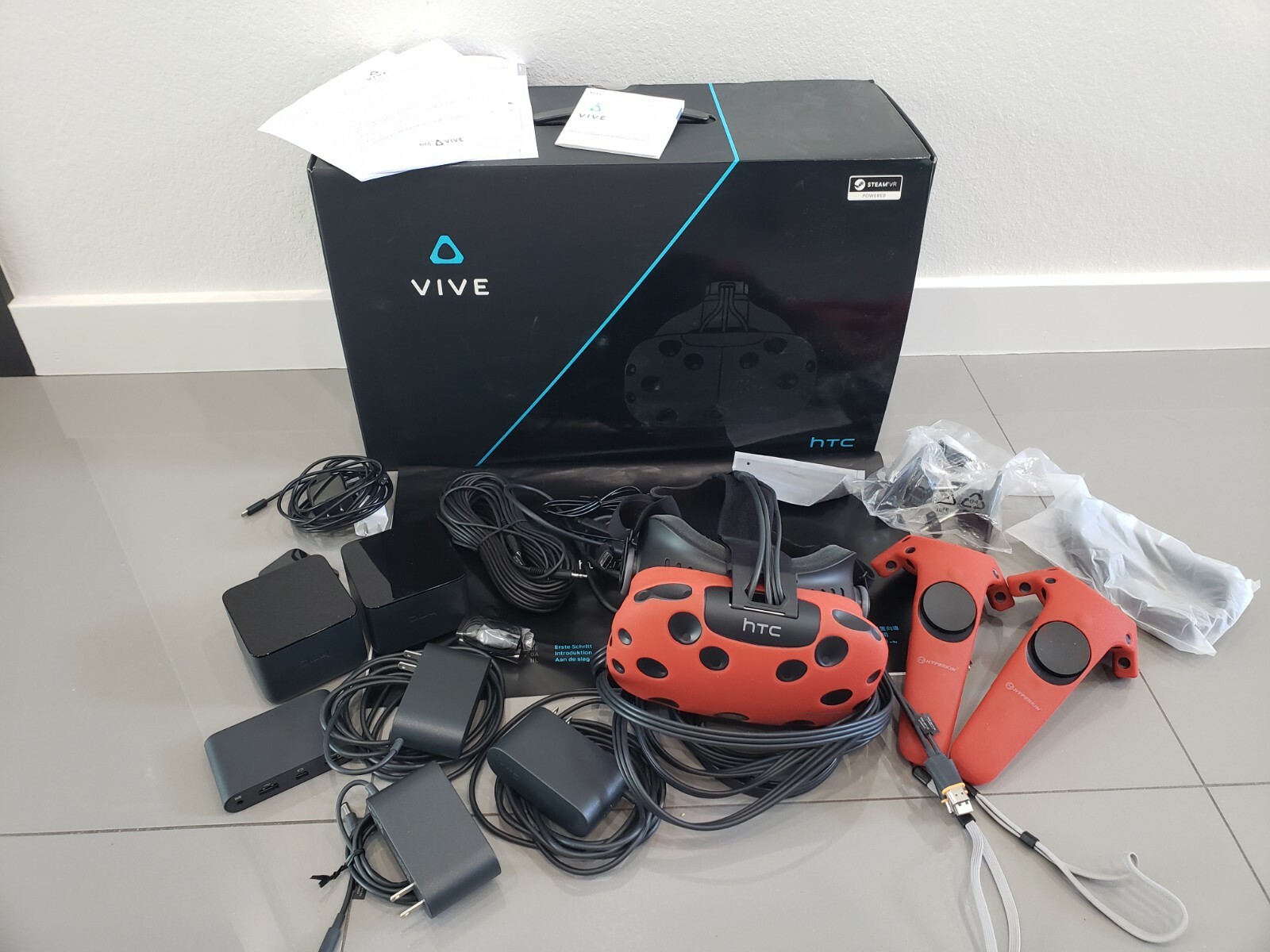 HTC Vive virtual Reality VR KIT - Hyperkin Red Skins