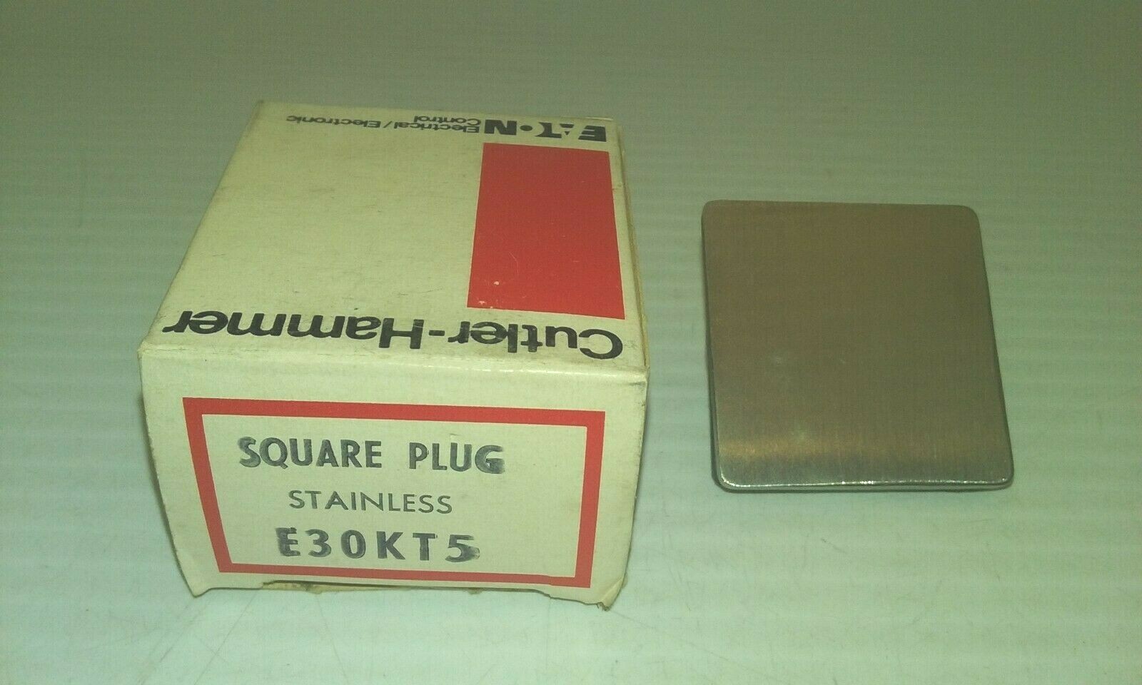CUTLER HAMMER E30KT SQUARE PLUG STAINLESS HOLE SEAL NIB