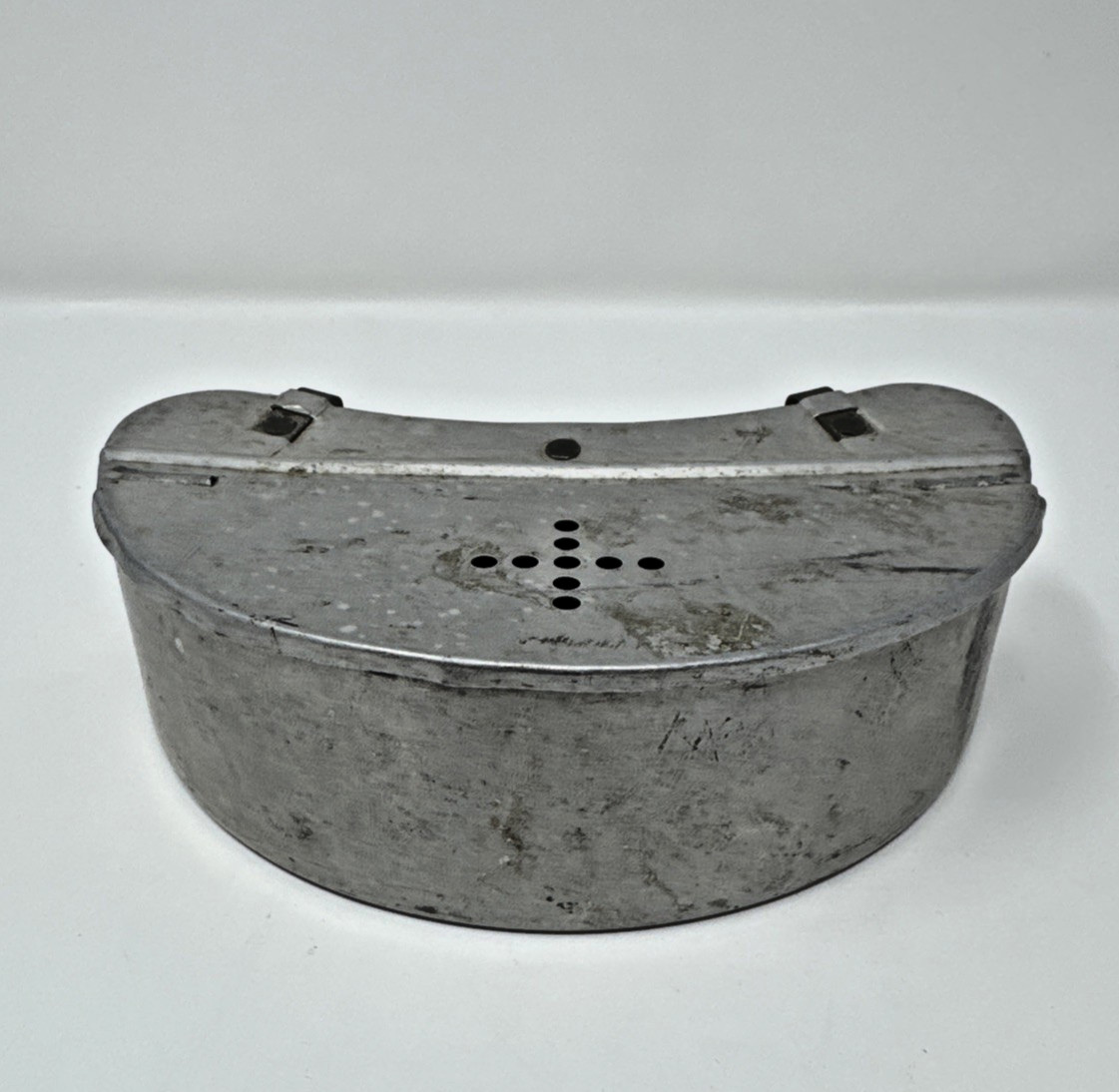 Vintage Fly Fishing Bait Worm Box  With Belt Loop , Aluminum, Pre-owned