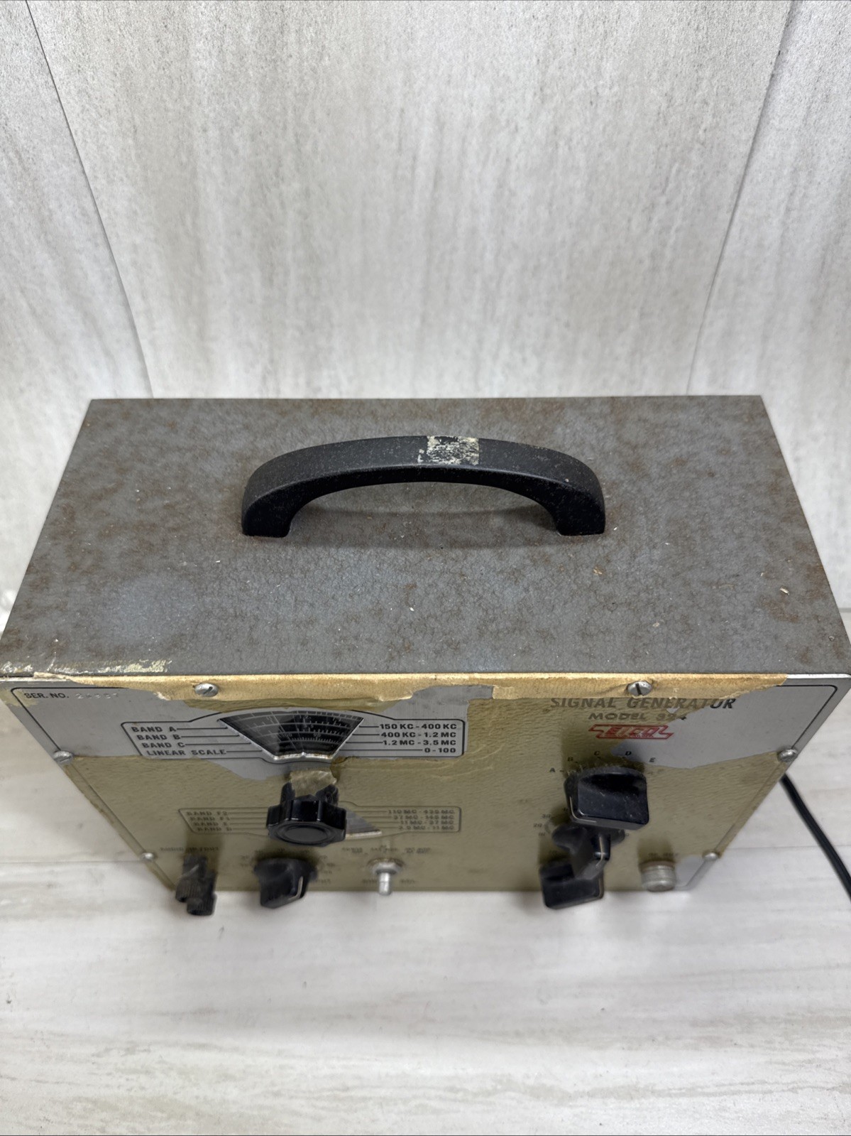 EICO MODEL 324 RF Signal Generator 150 kHz - 400 MHz Powers On!