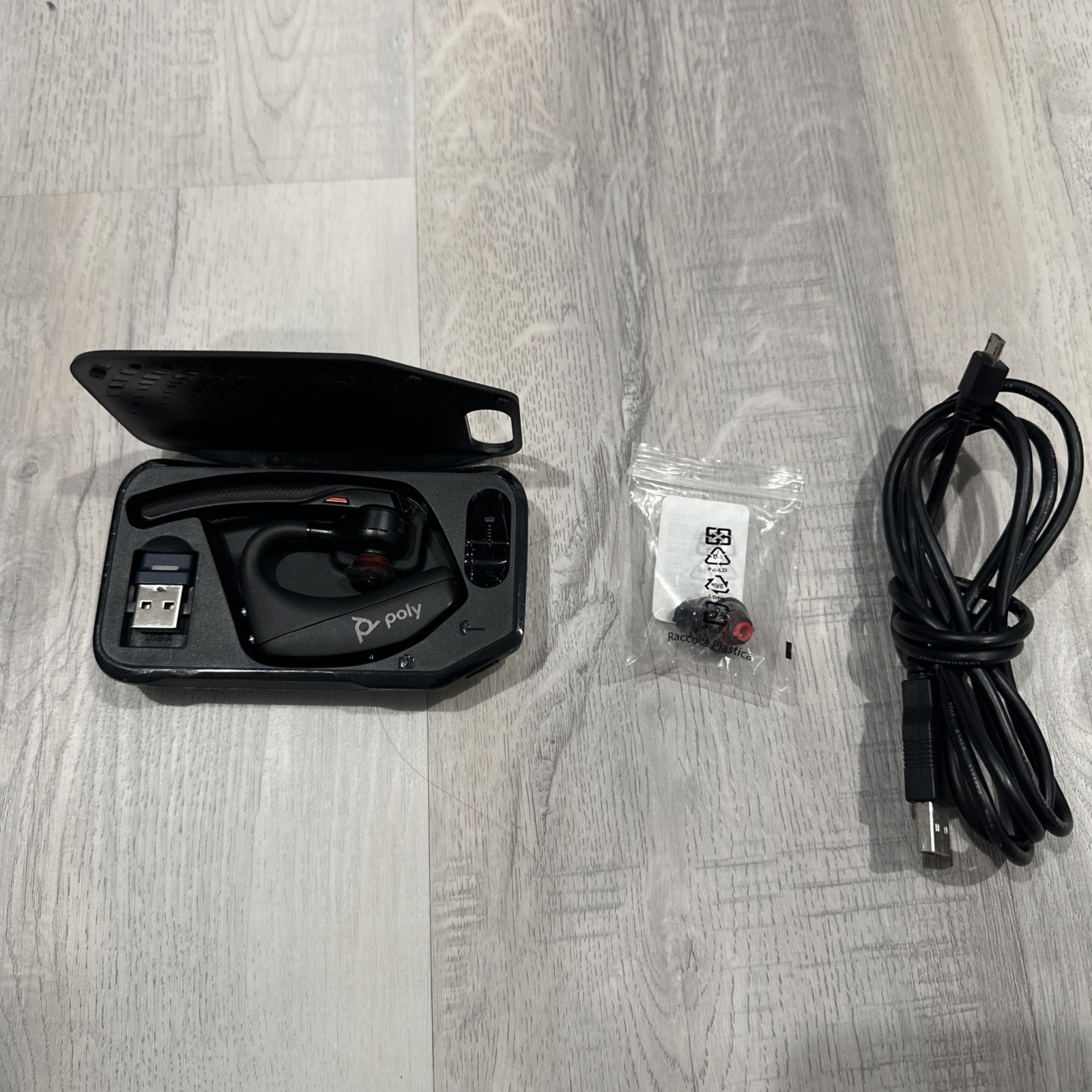Poly Voyager 5200 UC Headset +USB-A to Micro USB and case