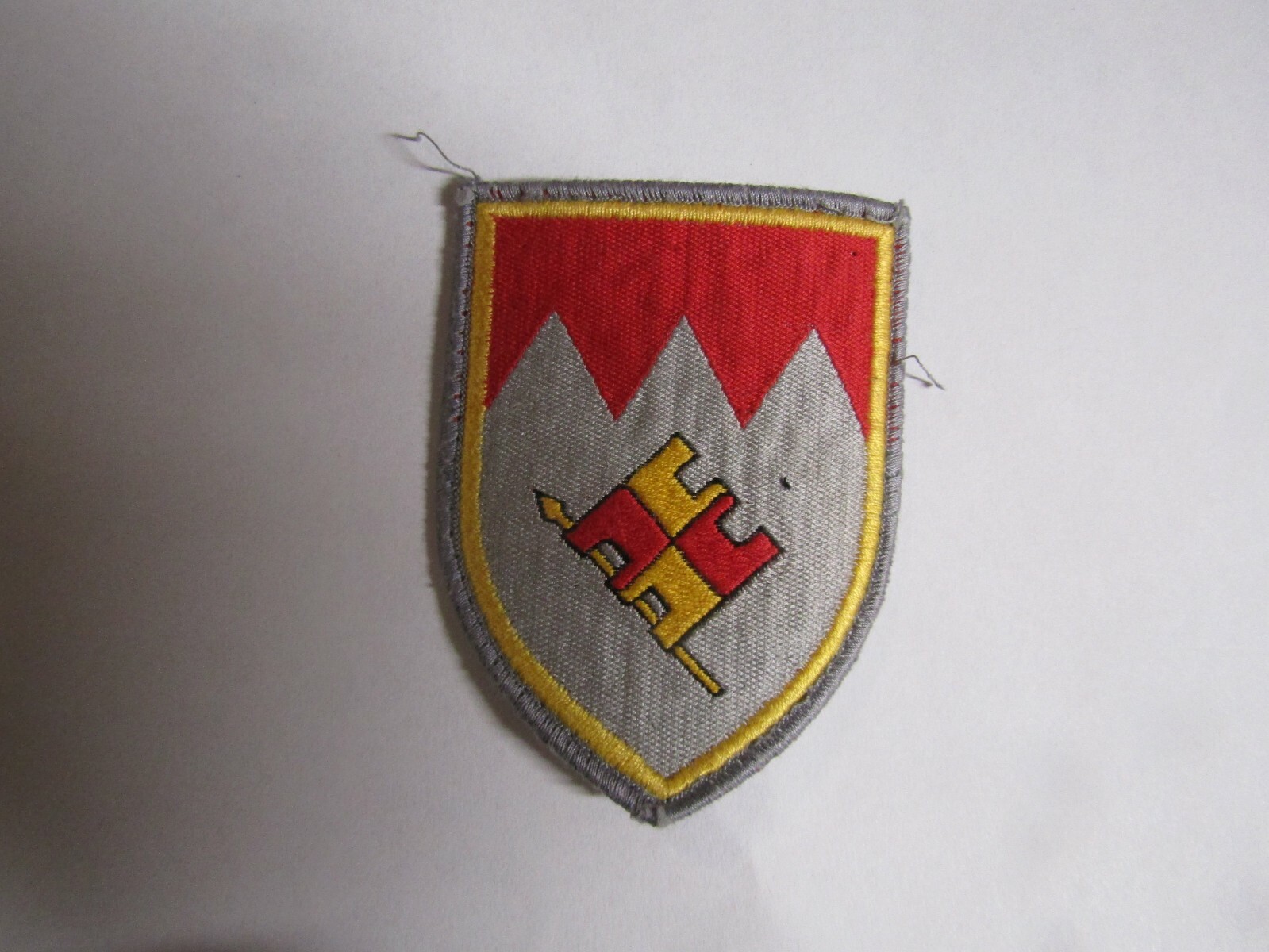 MILITARY PATCH SEW ON FOREIGN GERMAN BUNDESWEHR UNSURE PUZZLE ARROW YELLOW TRIM