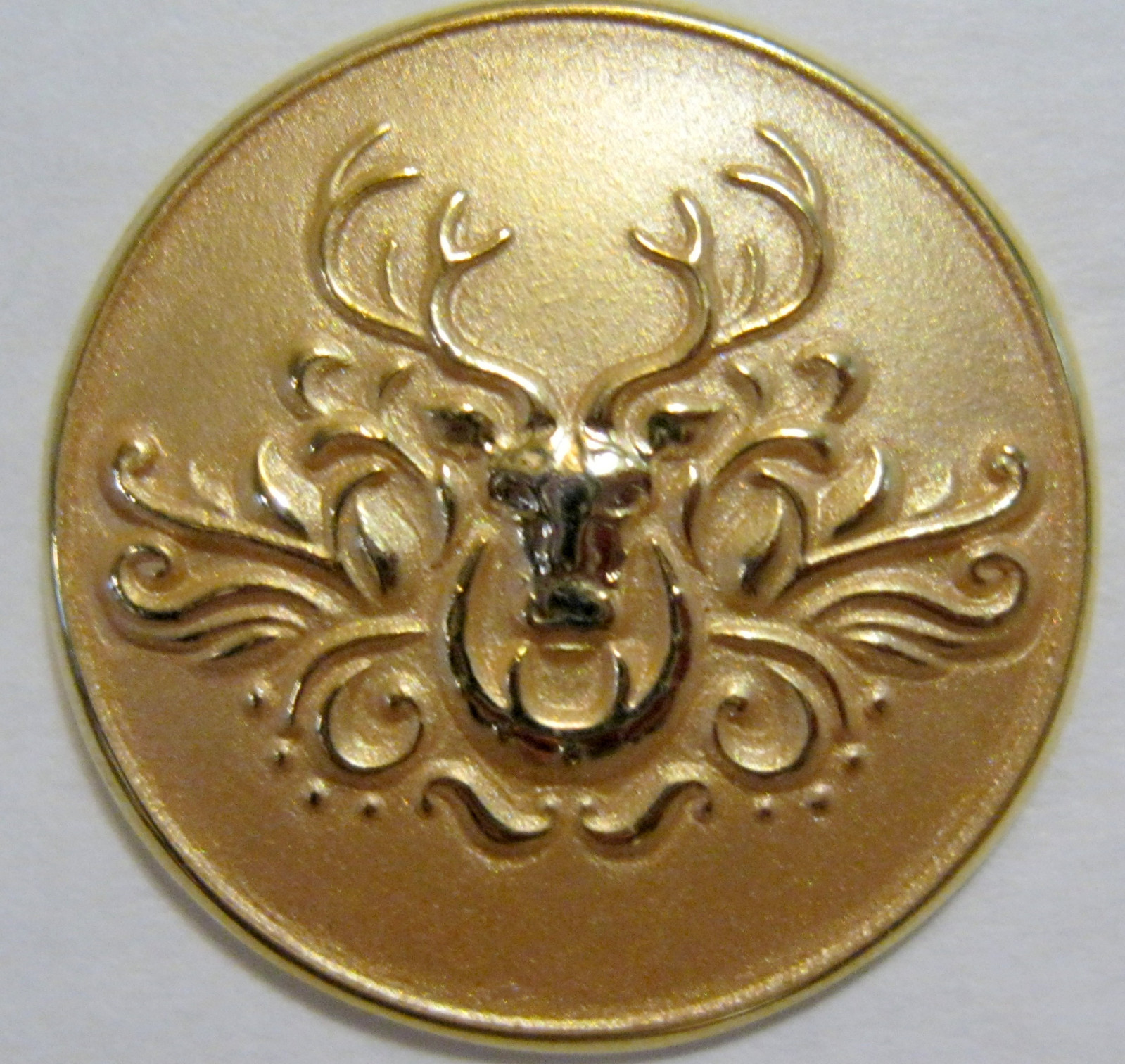 Reindeer Head Gold 1" Lapel Pin
