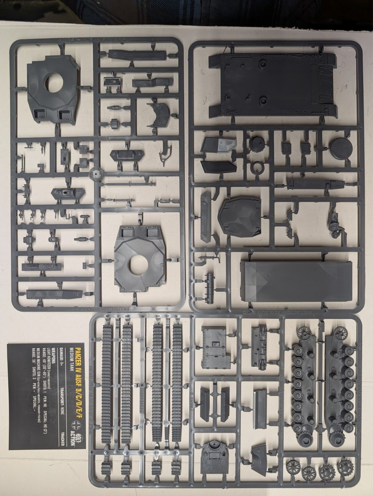 Panzer IV Ausf. B/C/D medium tank Plastic Bolt Action 1:56 WWII Warlord