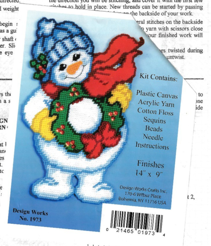 SNOWMAN w/ WREATH WALL HANGING   plastic canvas  PATTERN (#TF0599)